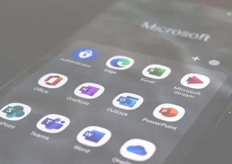 Mobiel met Microsoft icoontjes
